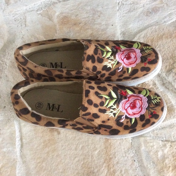 Women’s M & L Leopard Print Slip On Tennis Shoes - Picture 4 of 5